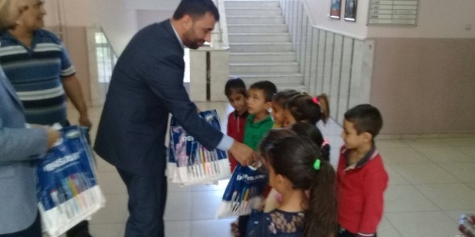 MHP Battalgazi İlçe Başkanlığından kırtasiye yardımı