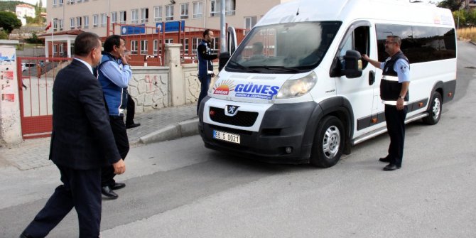Zabıta ekiplerinden okul servisi denetimi