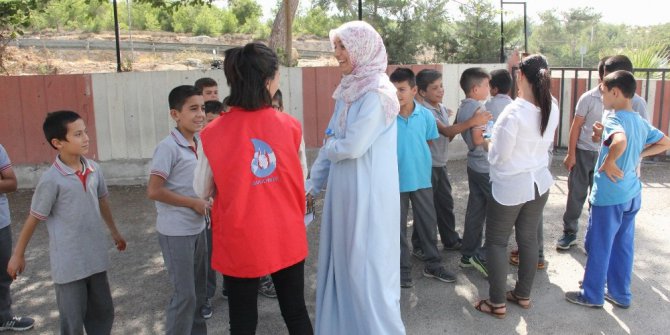 ’Damla Projesi’ ile Mersin’e gelen gençler kenti tanıyacak