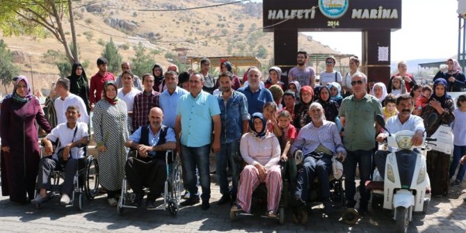 Engelliler Halfeti’de gönüllerince eğlendi