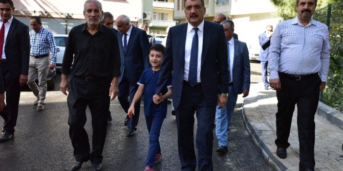 Belediye Başkanı Gürkan Kırçuval Mahallesinde incelemelerde bulundu