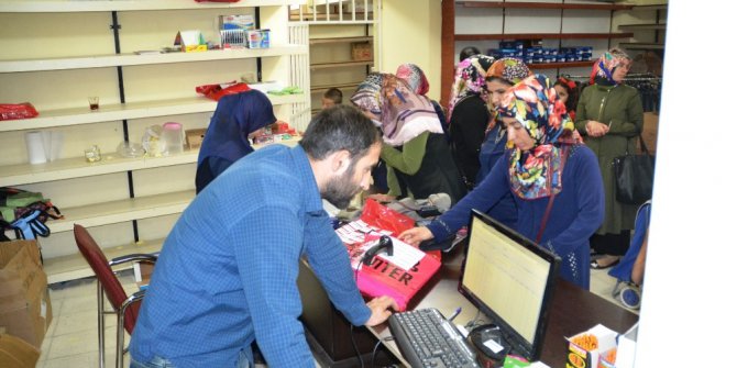 Yetim öğrencilere kırtasiye yardımı