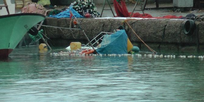 Balıkçı Barınağında Tekne Battı