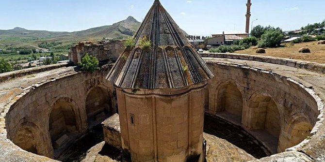 Erzincan Doğumlu Ünlüler