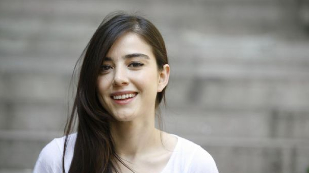 Özge Gürel Kimdir?