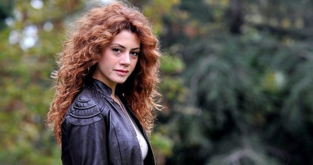 Gökçe Bahadır Kimdir?