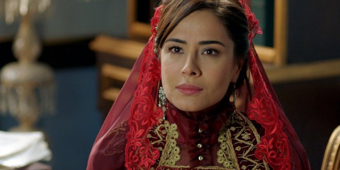 Özlem Conker Kimdir?