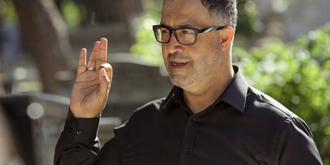 Agah Hain Mi, Yoksa Resmi Görevli Mi?