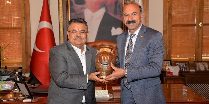 Ak Partili Milletvekili Alim Tunç’tan Başkan Selim Yağcı’ya Taziye Ziyareti