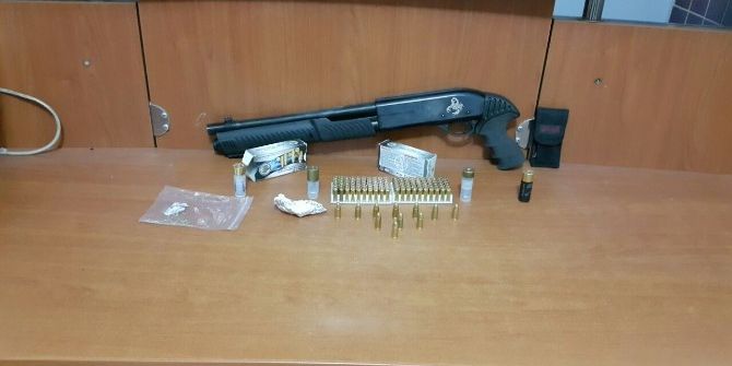 Şüpheli Araçtan Uyuşturucu Ve Silah Çıktı