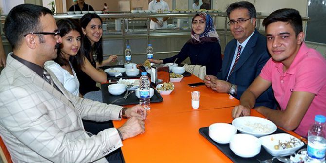 Rektör Yardımcısı Akpolat Öğrenci Yemekhanelerini Gezdi