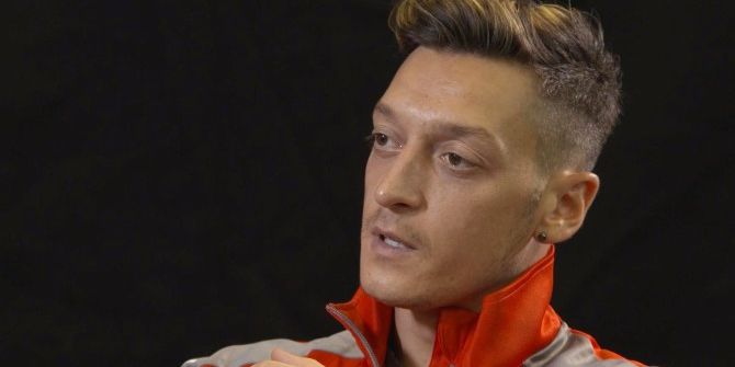 Mesut Özil: “Oğuzhan Premier Lig’de Forma Giyebilir”