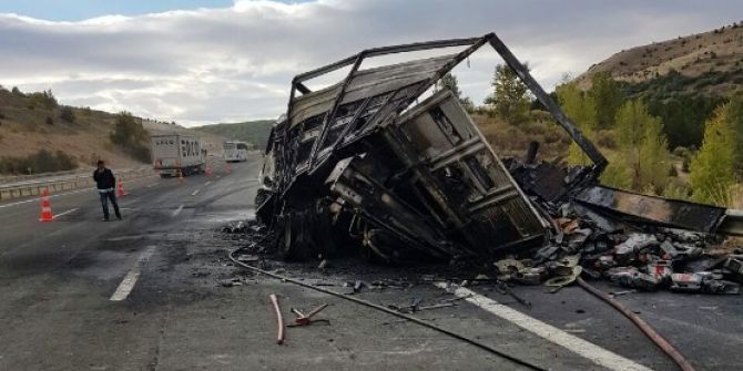 Balataları Isınan Kamyon Yanarak Kül Oldu