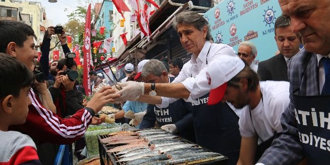 Fatih’te Vatandaşlar Balığa Doydu