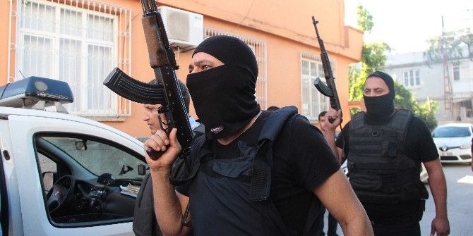 Cezaevine Girmemek İçin Polis İle Çatıştı