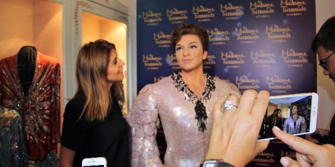 Sanat Güneşi Zeki Müren’in Balmumu Heykeli