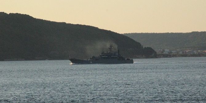 Rus Savaş Gemisi Çanakkale Boğazı’ndan Geçti