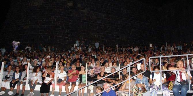 Zeki Müren’i Anma Konseri’nde İzdiham