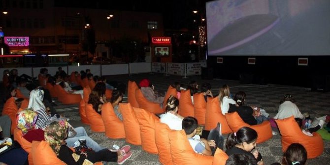 Samsun’da açık havada sinema keyfi