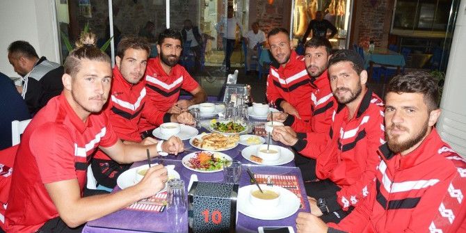 Ayvalıkgücü Belediyespor’a Kebap Ziyafeti