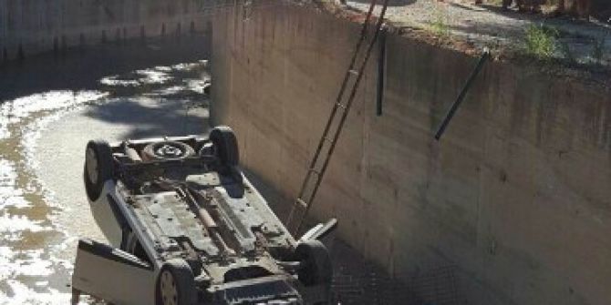 Otomobil Dereye Uçtu: 1 Yaralı