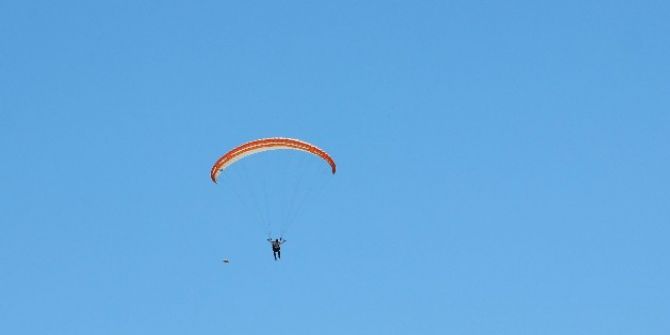 Yamaç Paraşütçüleri Heyecana Yol Açtı