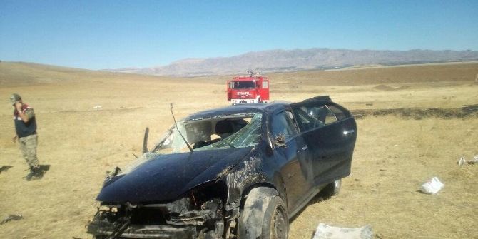 Otomobil Şarampole Yuvarlandı, Yangın Çıktı