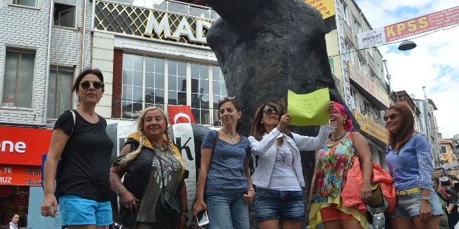 Taraftarlardan Otobüste Saldırıya Uğrayan Hemşireye Destek