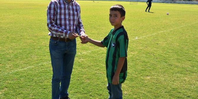 Küçük Taraftardan Okul Harçlığıyla Denizlispor’a Destek