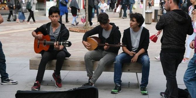 Bolu Güzel Sanatlar Lisesi Öğrencilerinden Cadde De Müzik Keyfi