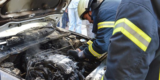 Manisa’da Seyir Halindeki Otomobil Alev Aldı