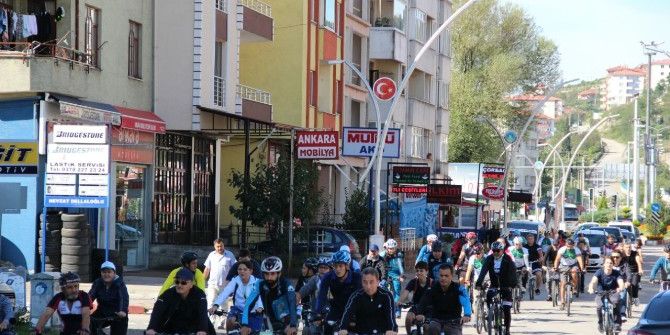 Bartın’da Bisikletle Şehir Turu Atıldı