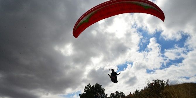 Yamaç Paraşütçüleri Gökyüzünü Süsledi