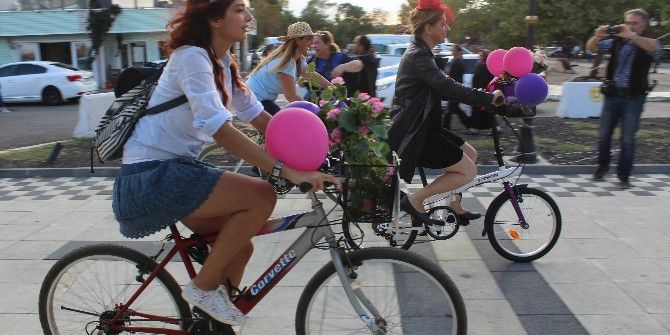 Süslendiler, Bisiklete Binip Geldiler