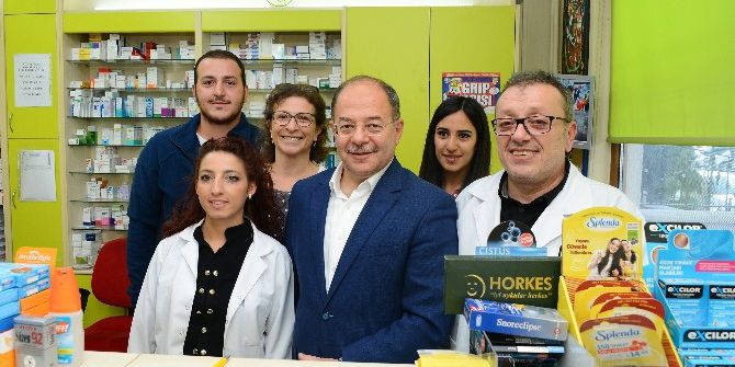 Sağlık Bakanı Akdağ’dan Eczaneye Sürpriz Ziyaret