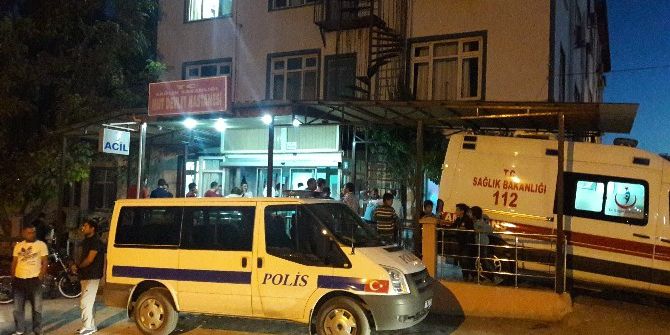 Mut’ta Seyir Halindeki Araç Tarandı: 5 Yaralı