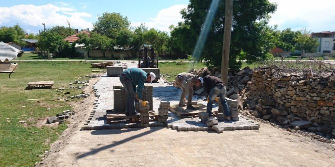 Beyşehir’in Akburun Mahallesi’nin Yolları Parke Taşıyla Kaplandı