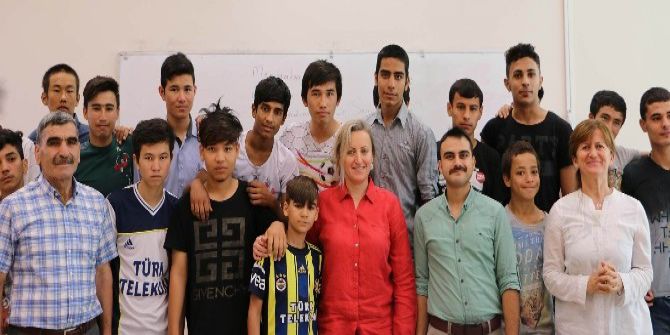 Savaş Mağduru Çocuklar, Türkçeyi Kto Karatay’da Öğreniyor