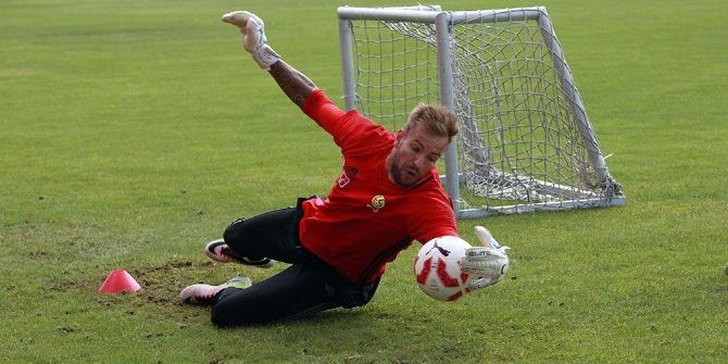 Muslera’nın Tahtına 70 Metreden Attığı Golle Göz Dikti