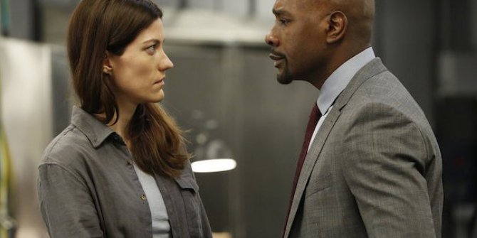 The Enemy Within 1. Sezon 11. Bölüm Fragmanı İzle