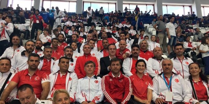 Karatecilerden Balkanlar’da 35 Madalya