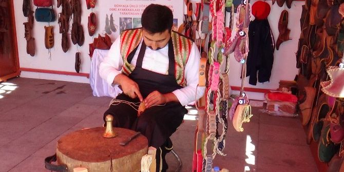 850 Yıllık Osmanlı Çarıkları En Çok Film Çekimlerinde Tercih Ediliyor