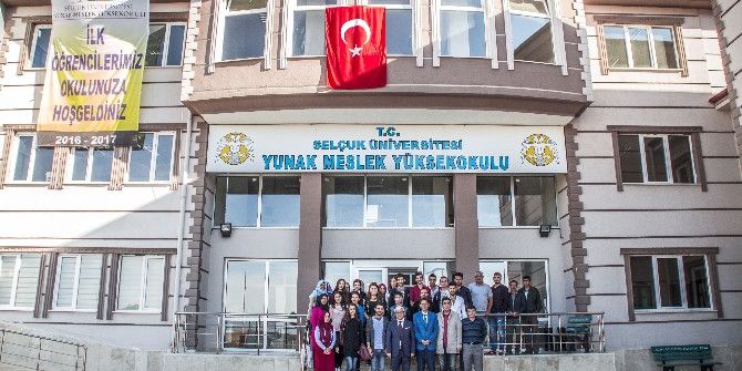 Yunak Meslek Yüksek Okulu Eğitim Öğretime Başladı