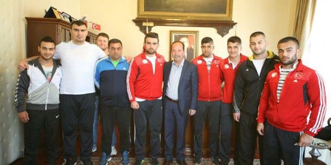 Edirne Belediyesi Güreşçileri, Arnavutköy’den Dereceyle Döndü