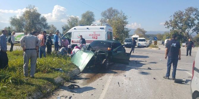 Sakarya’da Otomobille Kamyon Çarpıştı: 3 Yaralı