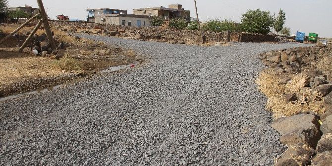 Bağlar Belediyesi 3 Mahallenin Yolunu Yaptı
