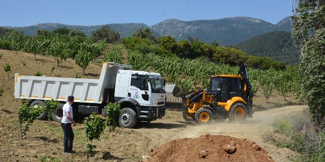 Şehzadeler ’De Ova Yolları Çalışması Devam Ediyor