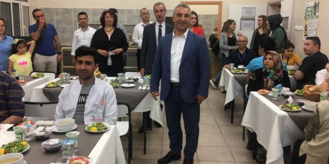 Hastane Personeli Ve Hasta Yakınları İftar Yemeğinde Bir Araya Geldi
