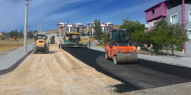 Toprak Yollar Bir Bir Asfalt Oluyor