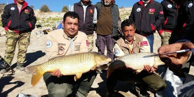 Baraj Gölünde Balık Yakalama Yarışması Heyecanı